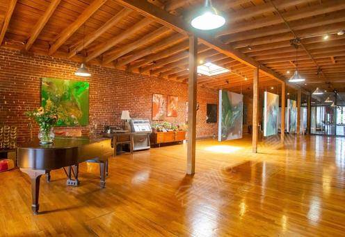Stunning Artist Loft with Vintage touches, Skyline views and Lush plants